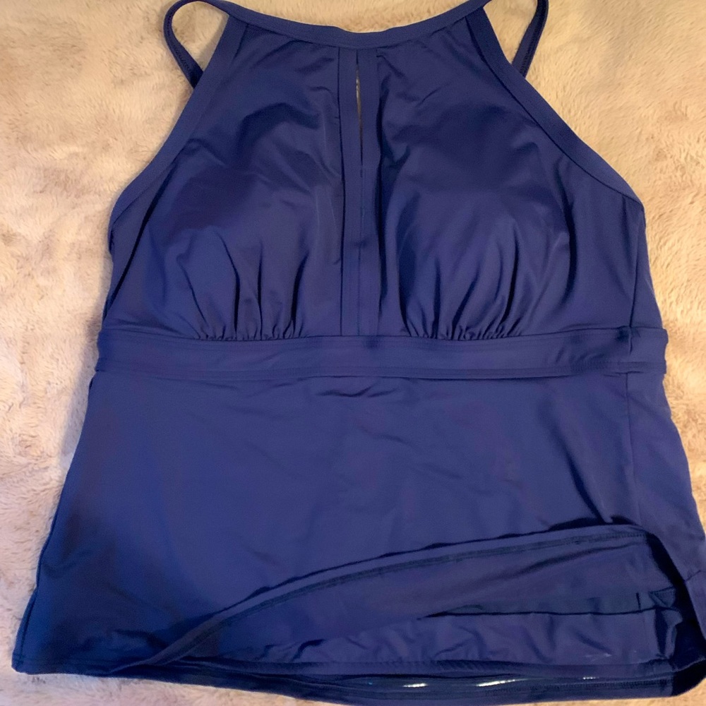 Brand new no tags Lands End Tankini Top with the the tummy slimmer built in. 18w